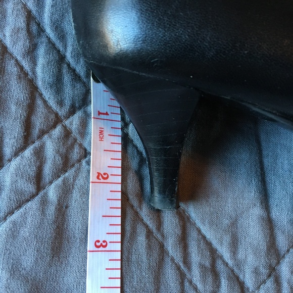 Bandolino Flexible Black Leather Heels Sz 7.5 - Picture 3 of 8